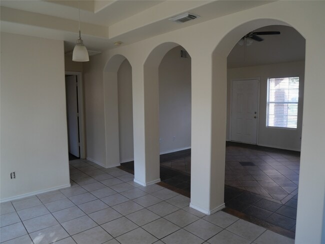 Building Photo - 5510 Rio Alamo St