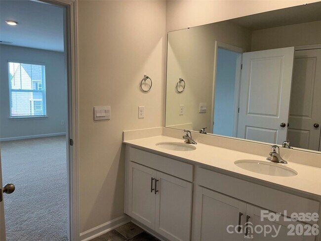 Building Photo - 119 Old Home Rd