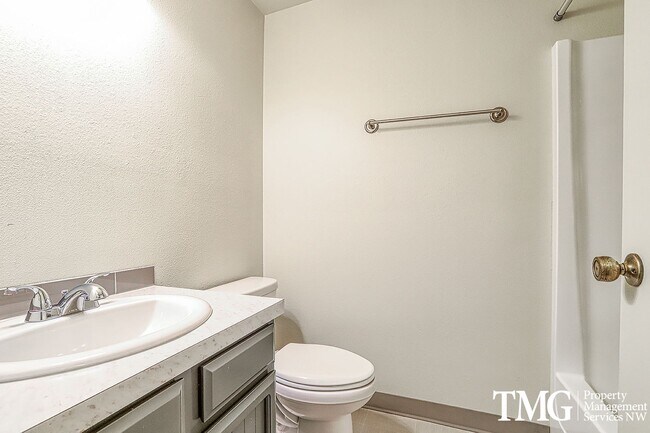 Building Photo - Fully Renovated 3 Bed 2 Bath Home in Mount...