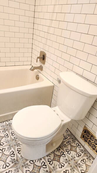 Building Photo - 2200 W 32nd St