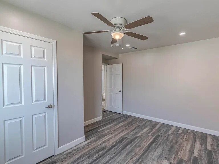 Building Photo - 405 E Mohave Rd