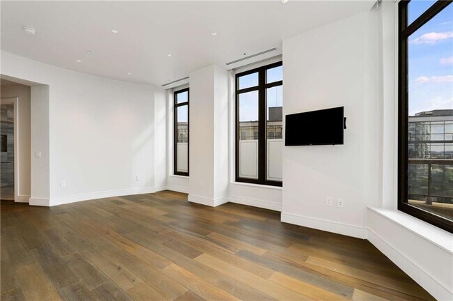 Building Photo - 3376 Peachtree Rd NE