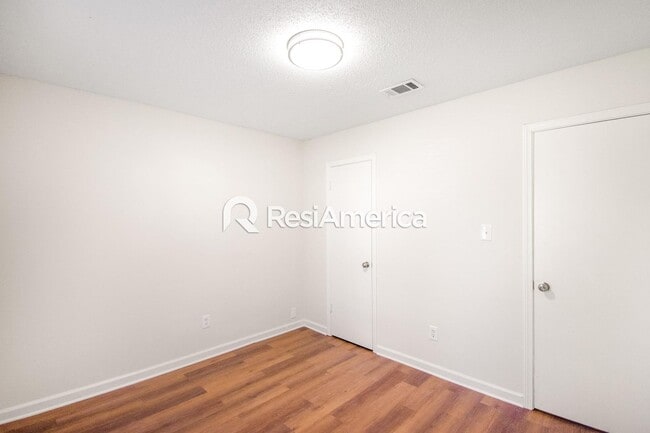 Building Photo - Newly Renovated 3/2 in 38128!