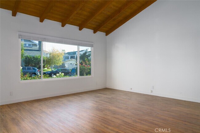 Building Photo - 480 N Abby St