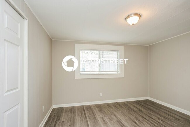 Building Photo - 3 Bedroom Pet-Friendly Home in St Petersburg, FL with Main Street Renewal