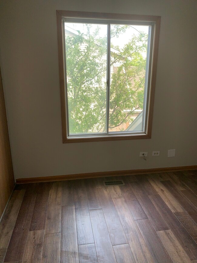 Building Photo - 735 Clearwood Ct