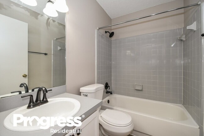 Building Photo - 8155 Pineverde Ln