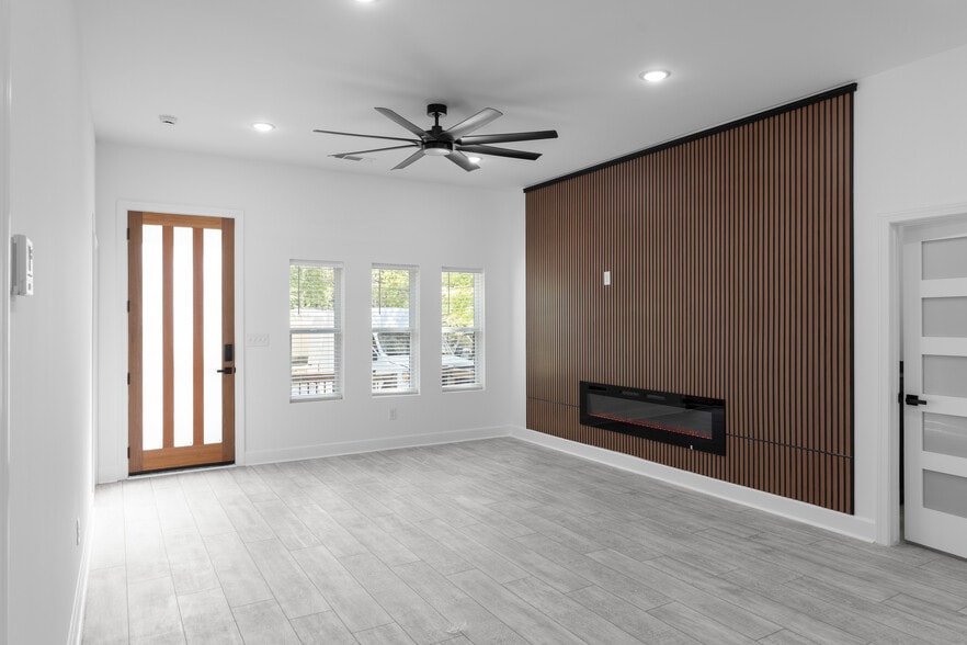 Building Photo - 101 Howell Dr SW