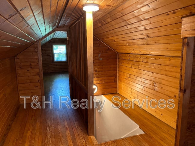 Building Photo - 8918 Birch St