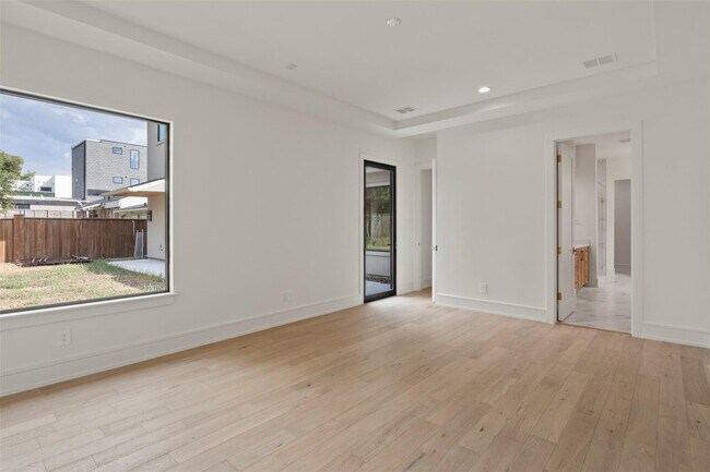 Building Photo - 5009 Wateka Dr