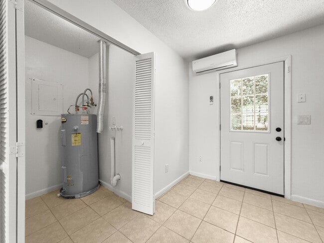 Building Photo - 403 NE 26th Ct