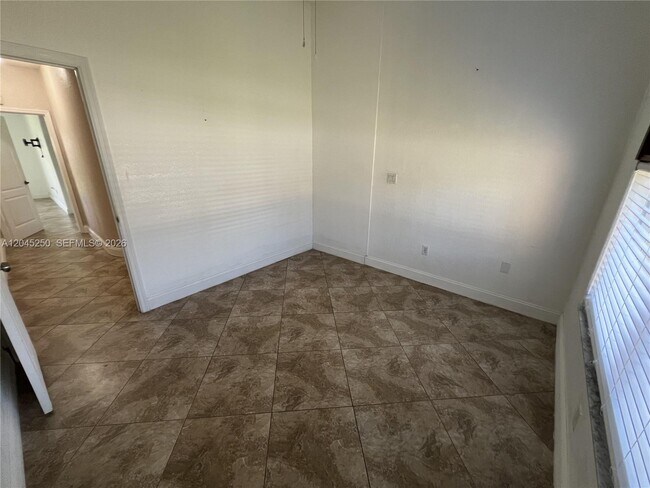 Building Photo - 8842 NW 142nd Ln