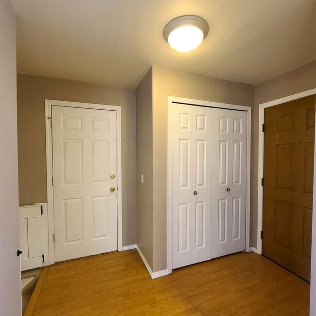 Building Photo - Beautiful home in Briargate Fairfax - D20 - ready to move in NOW!