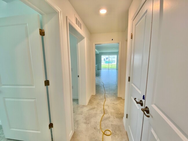 Building Photo - 6015 Ellerston Way