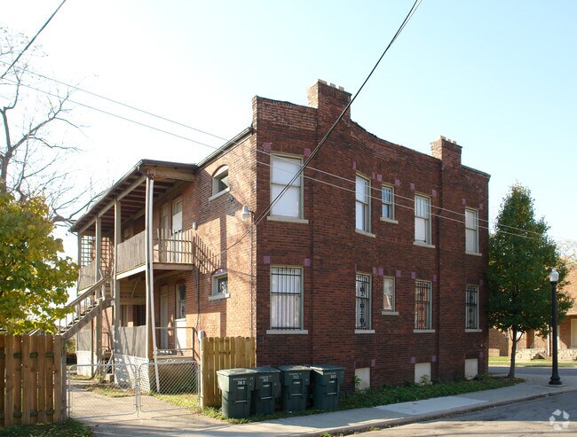 Building Photo - 382 Carpenter St