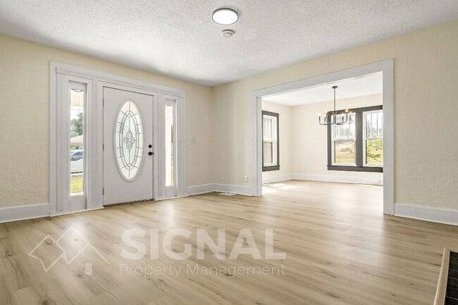 Building Photo - 425 Oak St