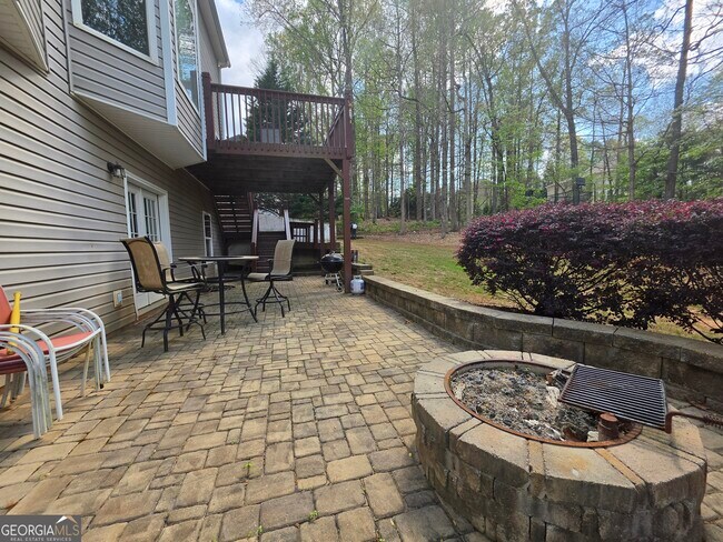 Building Photo - 94 Courtland Dr