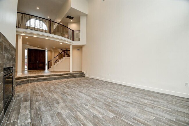 Building Photo - 8115 Fondren Lake Dr