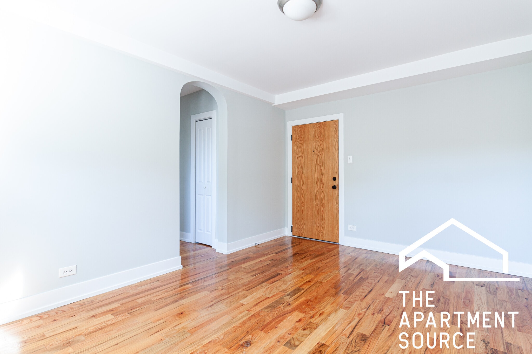 Building Photo - 560 W Arlington