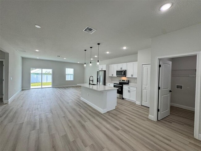 Building Photo - 656 Marion Oaks Manor