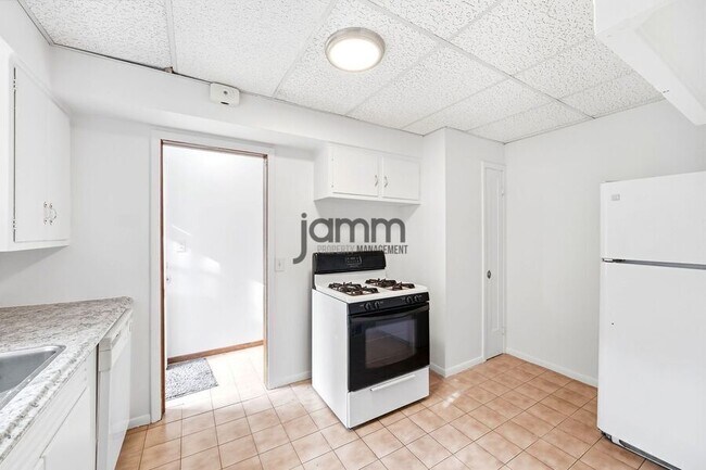 Building Photo - 8983 Highland Dr