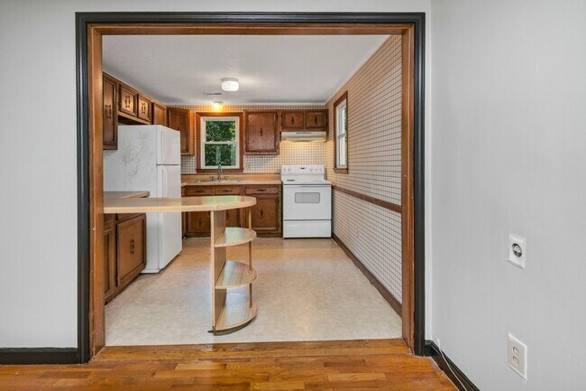 Building Photo - Just 8 Minutes from USC – Charming 2 Bedroom Home with Covered Front Porch!