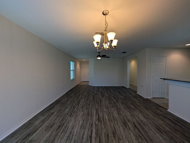 Building Photo - 4/2 in West Village at Creekside / Fenced ...