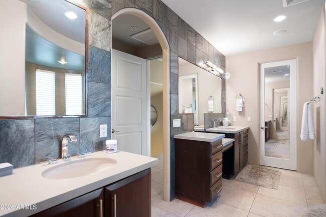 Building Photo - 33905 N 4th Dr