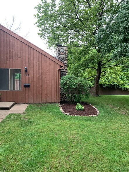 Building Photo - 152 Wintergreen Way