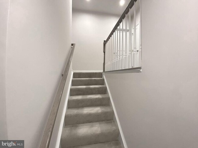 Building Photo - 7911 Independence Dr