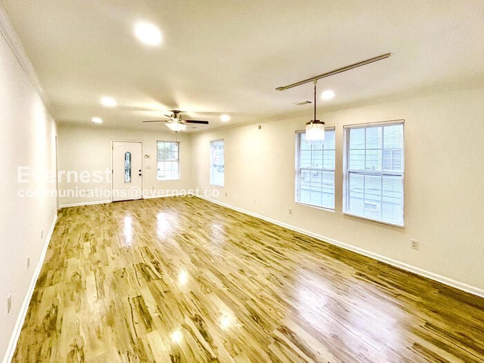 Building Photo - 1065 Fair St SW