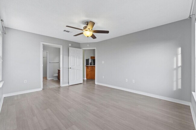 Building Photo - 742 Saltair Ln