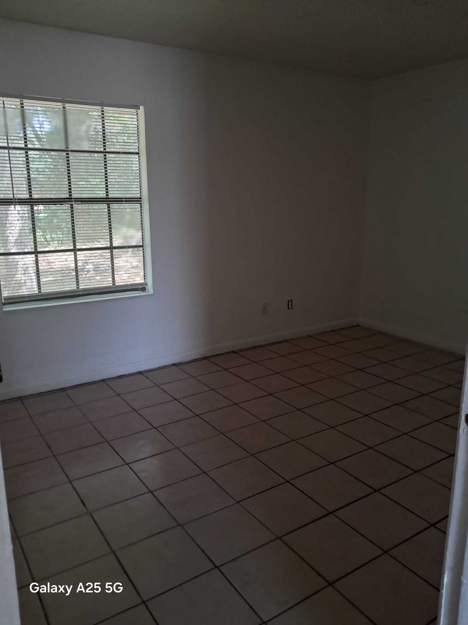 Building Photo - 810 Meadowbrook Dr