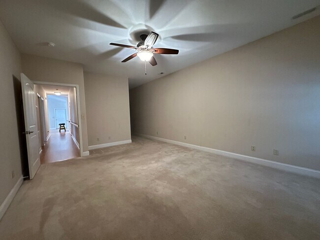 Building Photo - 3 Bedroom / 2 Bath Brick Home Kingsport, TN