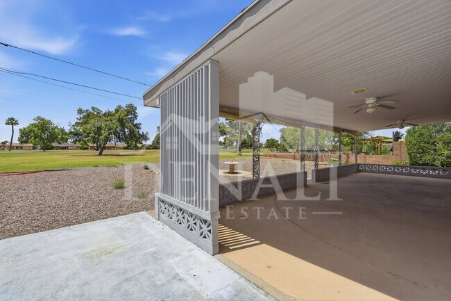 Building Photo - 10747 W Hope Dr