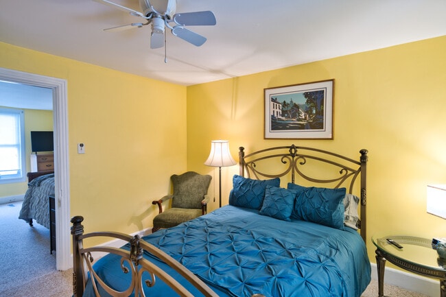 Building Photo - 913 Penn St