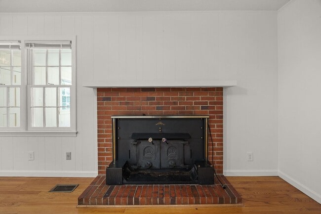 Building Photo - 3 Bed 2 Bath Just Outside Downtown Lilling...