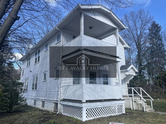 Building Photo - 578 Hoye Ave