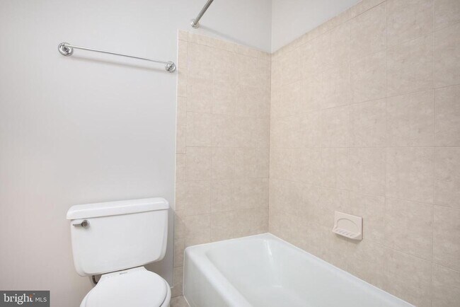 Building Photo - 8000 Rivermont Ct