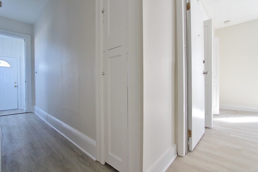 Front Entry With Closet - 552 Cumberland St