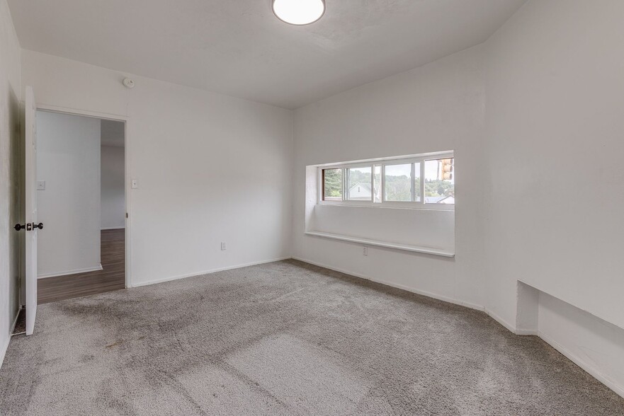 Building Photo - 600 E Warrington Ave