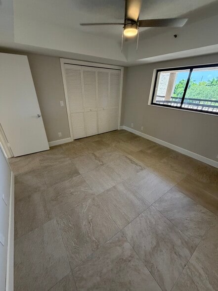 Building Photo - 5279 Fountains Dr S