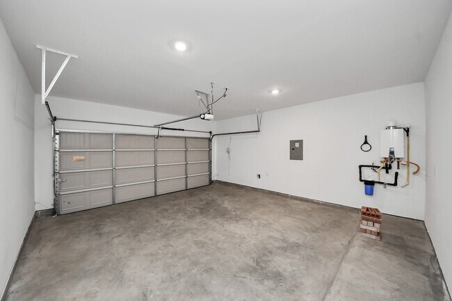 Building Photo - 28910 Rustic Robin Ln
