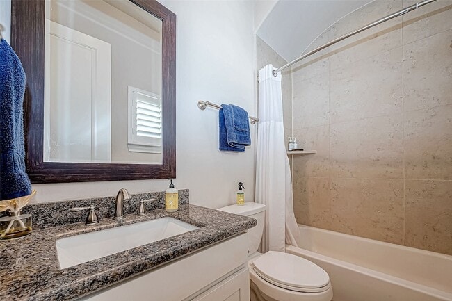 Building Photo - 2524 Sherwin St