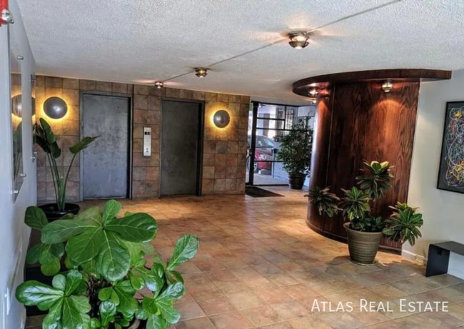 Building Photo - 909 Logan St