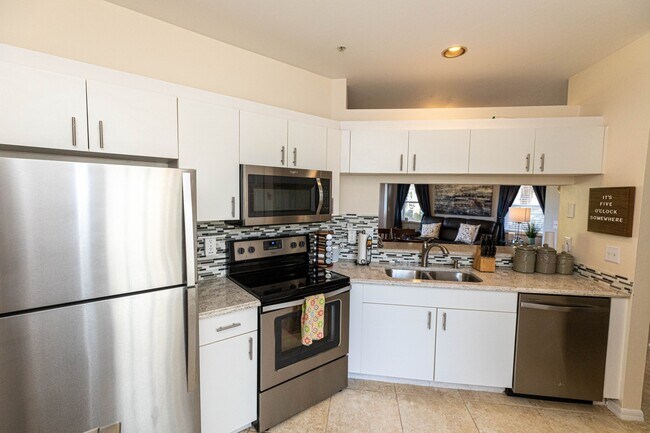 Building Photo - 12081 Summergate Cir