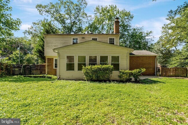 Building Photo - 8916 Braeburn Dr