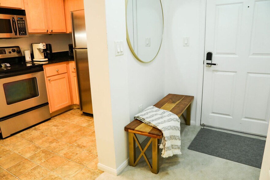 Building Photo - 2419 Fifth Ave