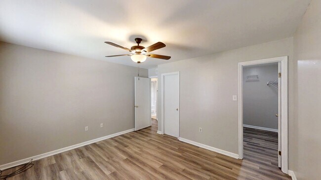 Building Photo - 334 Lamplighter Ln