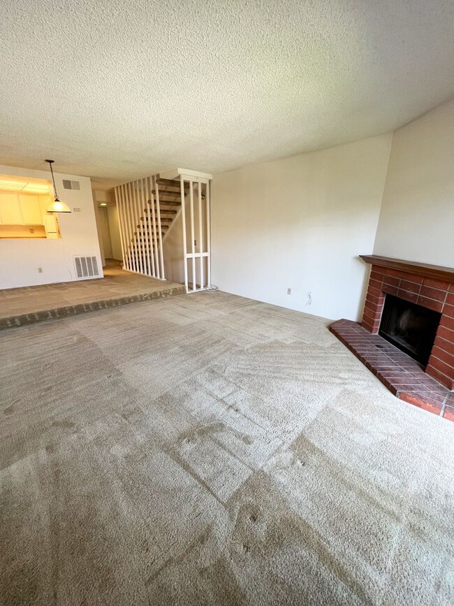 Building Photo - 2 Bed/2.5 Bath Condo at College Park Townh...
